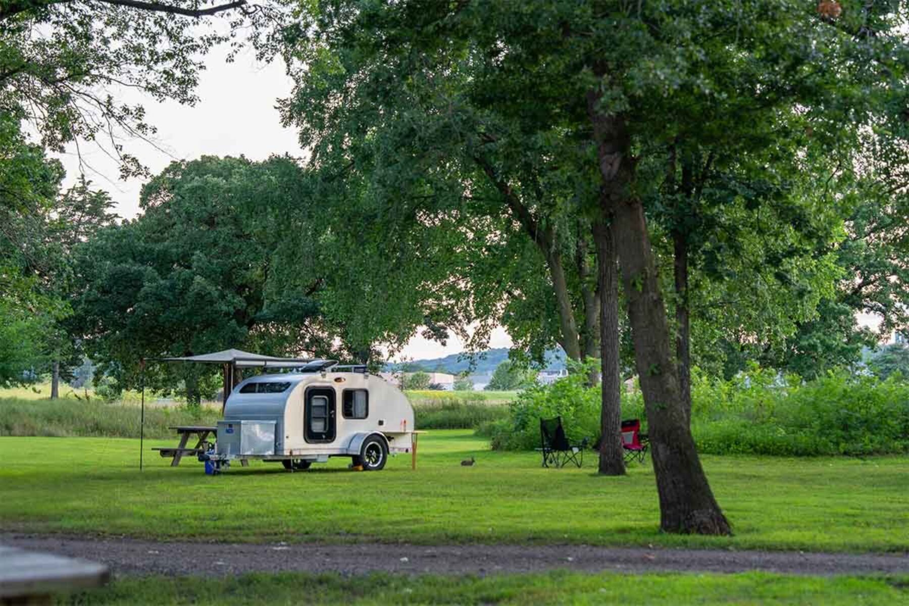 RV PARK SMALL CAMPER1200 X800