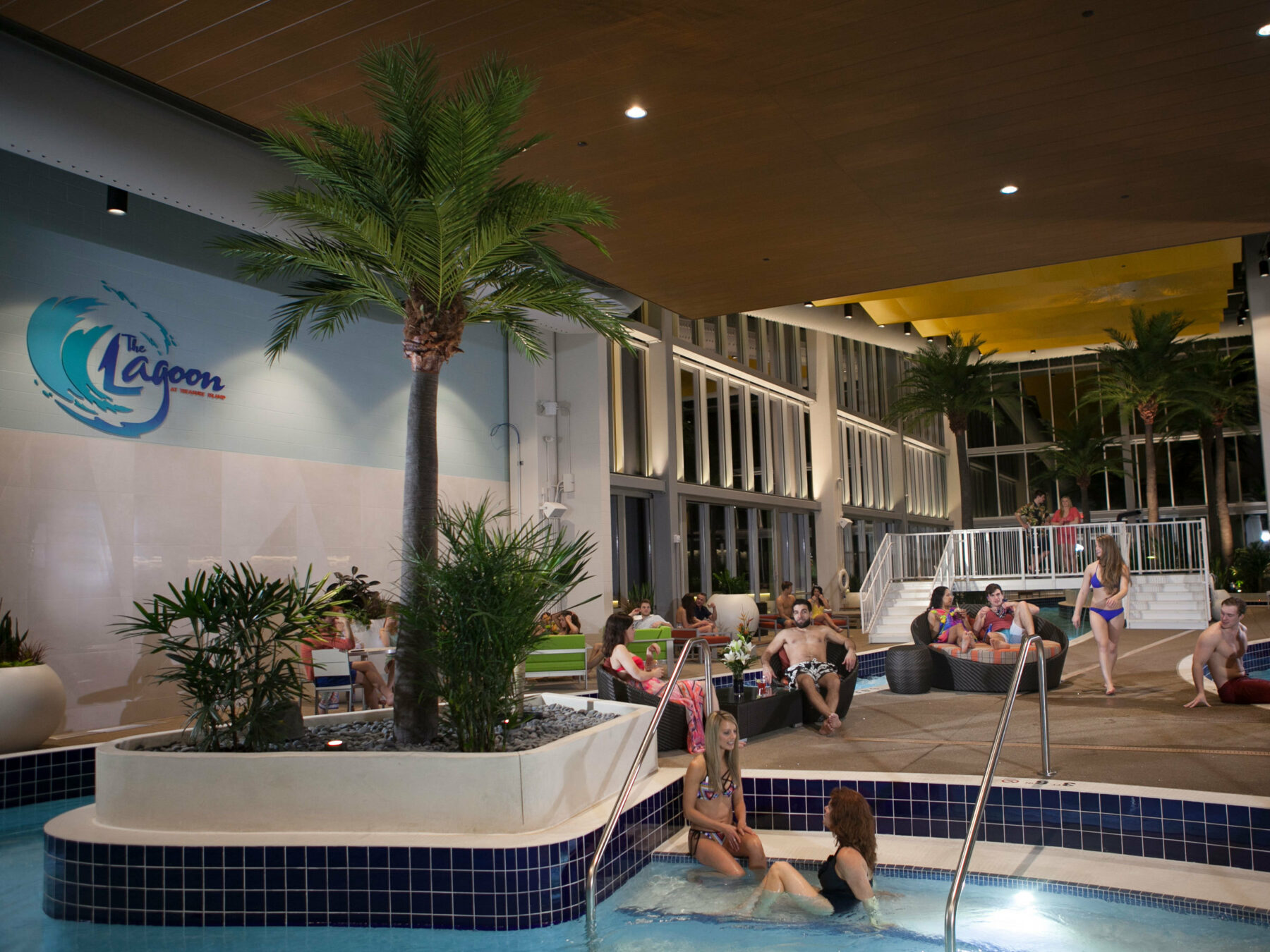 Lagoon Group Lounging 2400x1800
